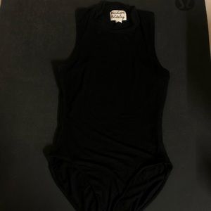 Madison & Berkeley black sleeveless neck bodysuit 
Size: M
